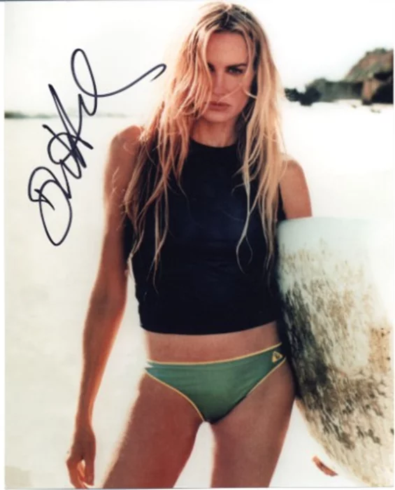 Daryl Hannah autograph