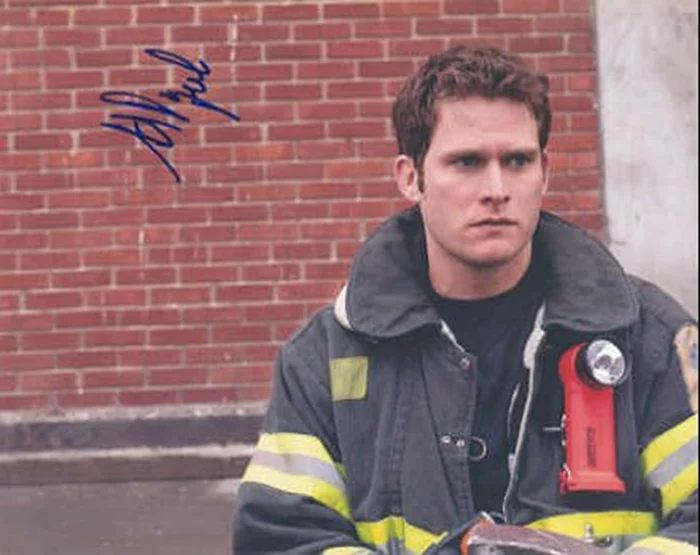 Steven Pasquale autograph