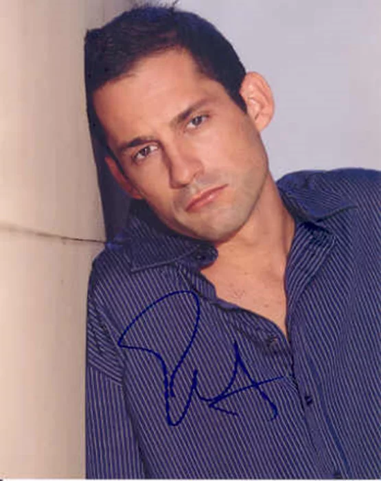 Enrique Murciano autograph