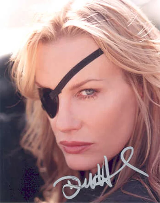 Daryl Hannah autograph