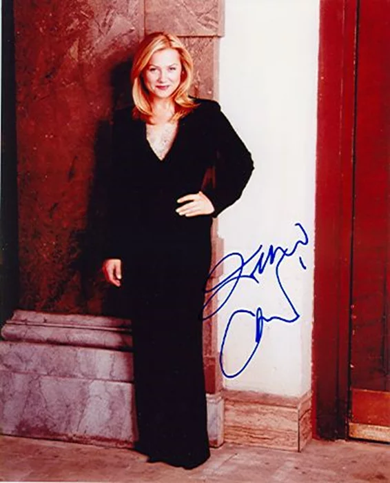 Jessica Capshaw autograph