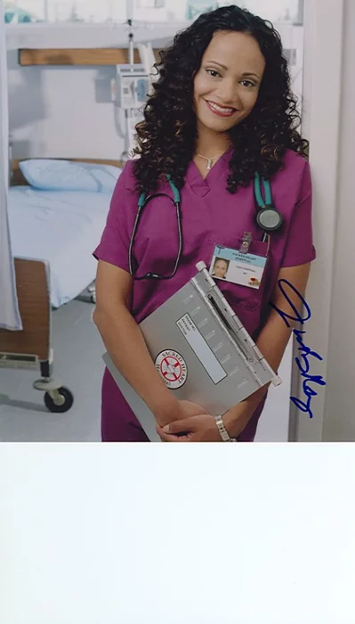 Judy Reyes autograph