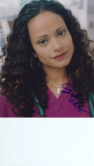 Judy Reyes autograph