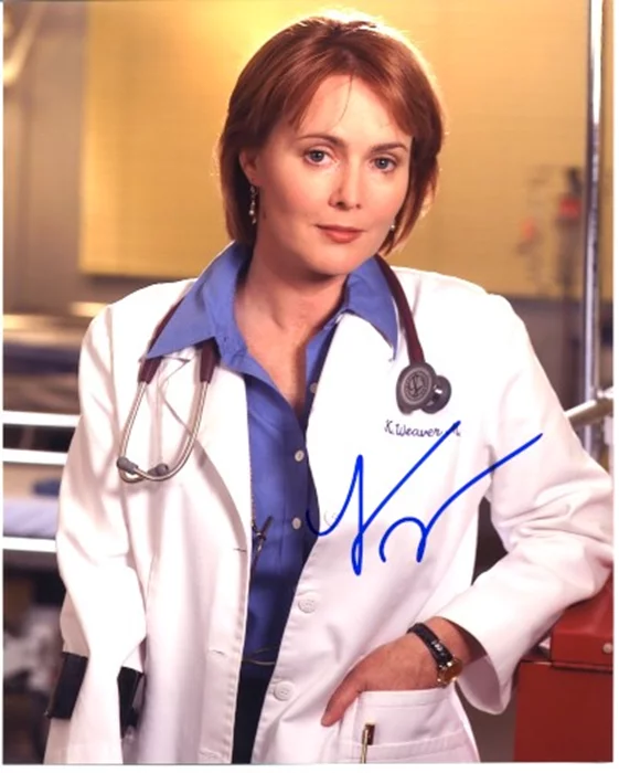 Laura Innes autograph
