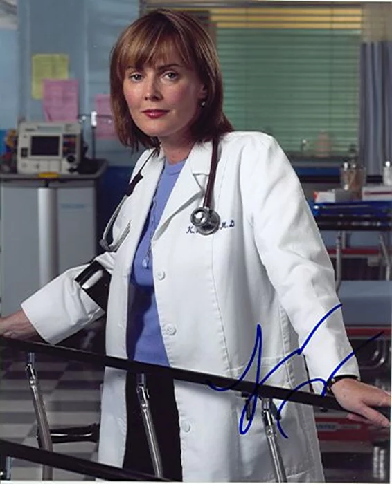 Laura Innes autograph