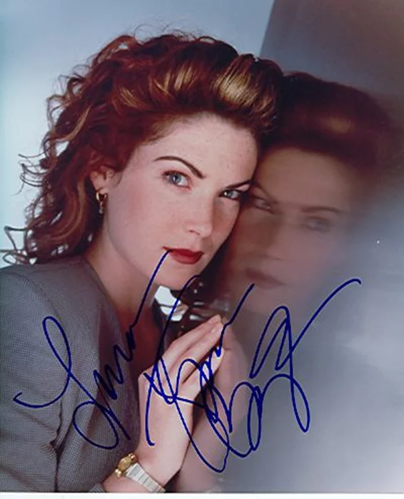 Lara Flynn Boyle autograph
