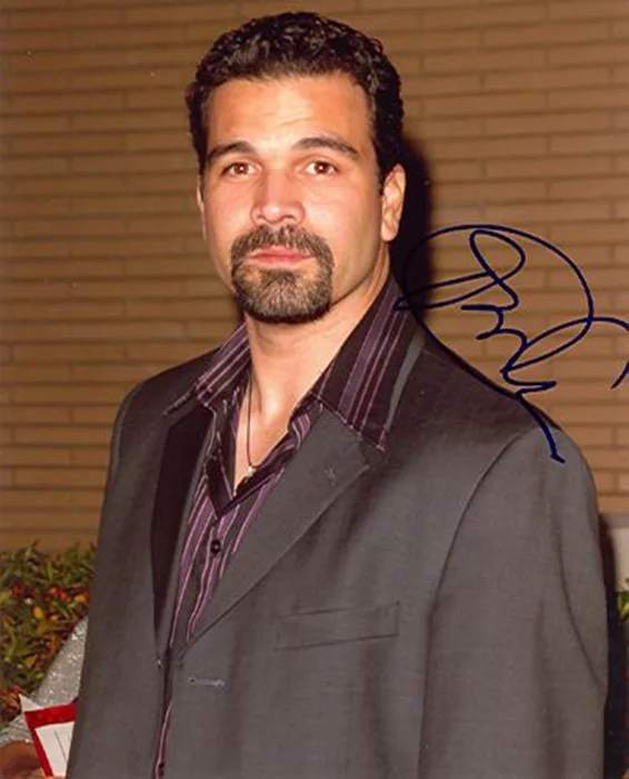 Ricardo Chavira autograph