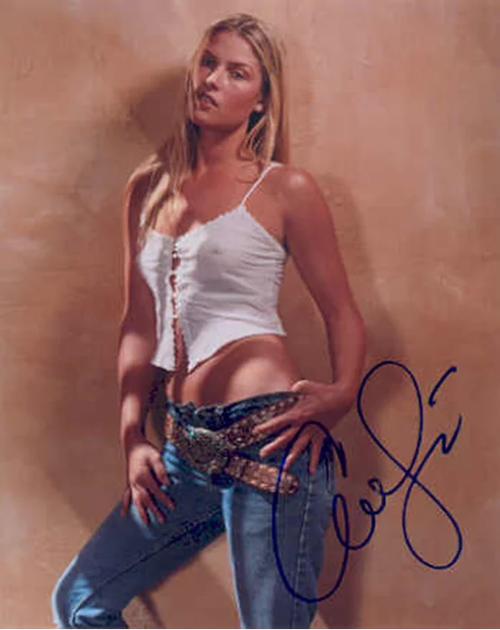 Ali Larter autograph