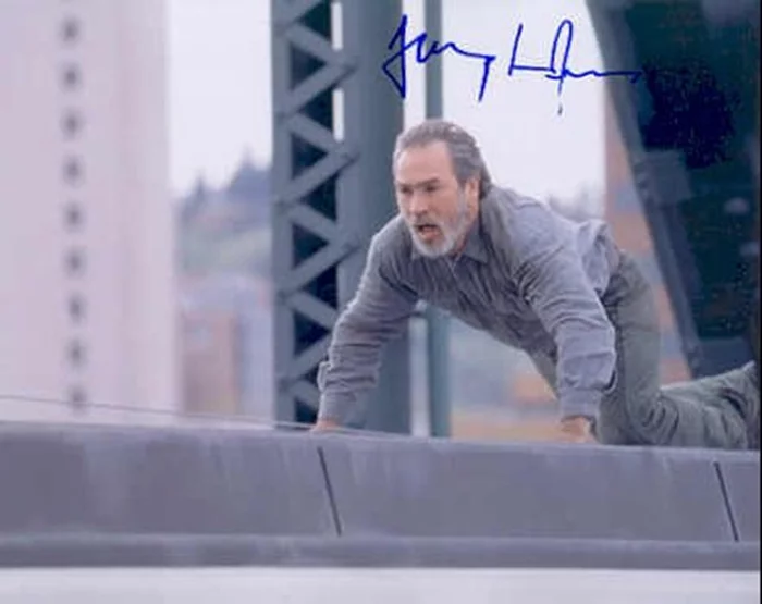 Tommy Lee Jones autograph