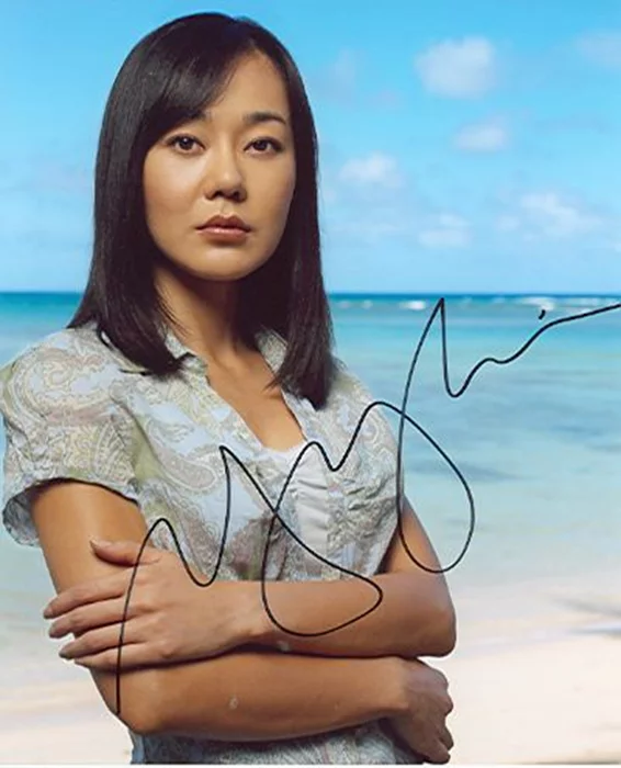 Yunjin Kim autograph