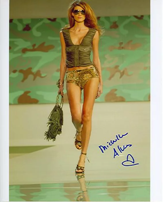Michelle Alves autograph
