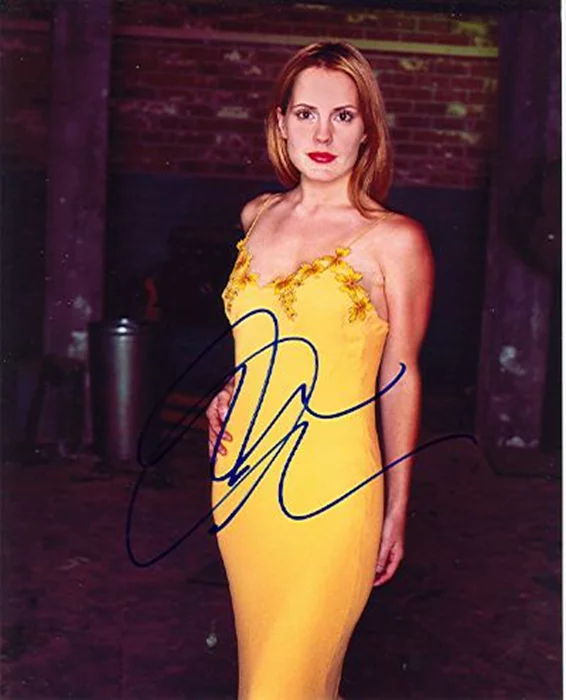 Emma Caulfield autograph