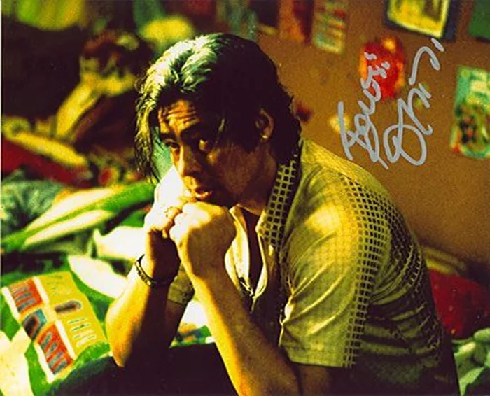 Benicio Del Toro autograph