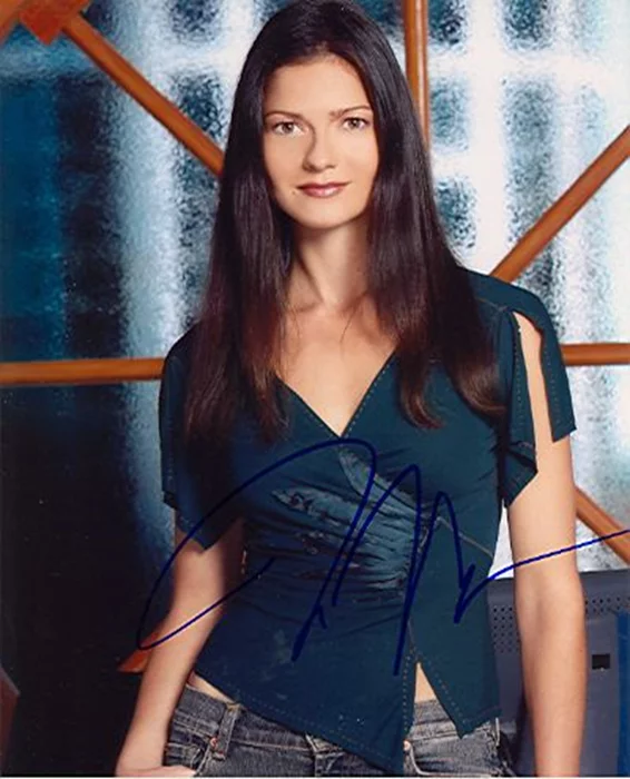Jill Hennessy autograph