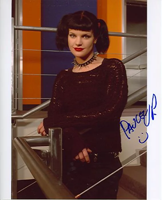 Pauley Perrette autograph