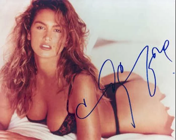 Cindy Crawford autograph