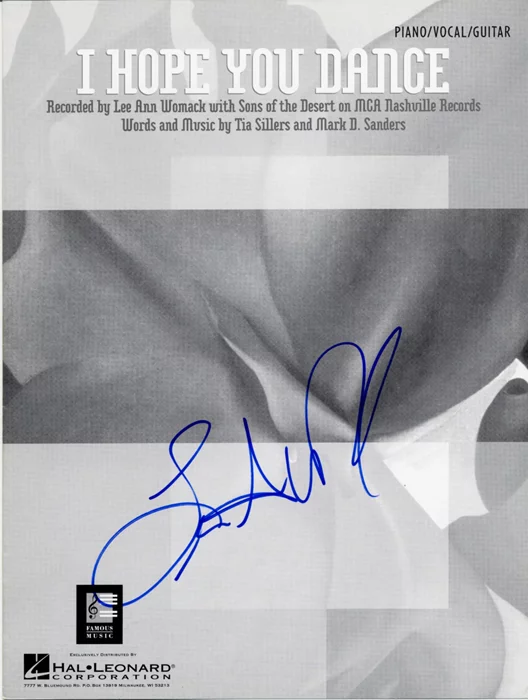 LeeAnn Womack autograph