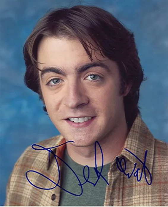 Derek Waters autograph