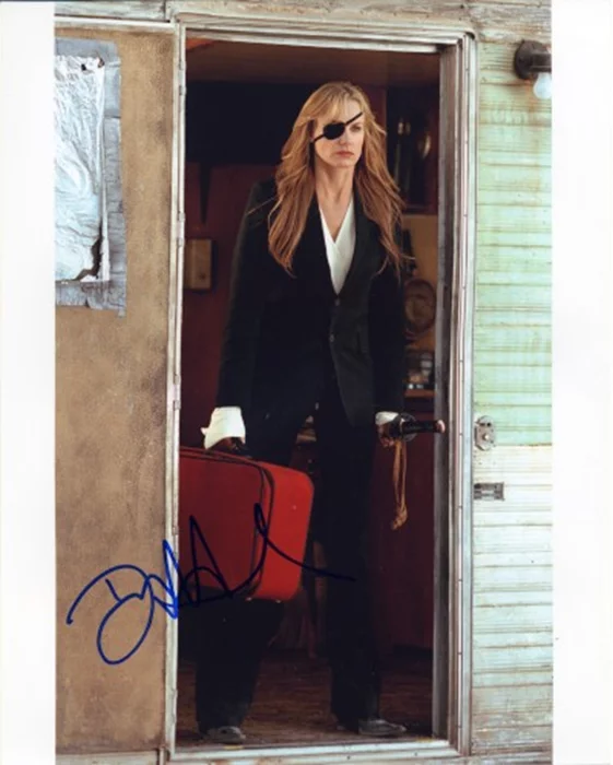 Daryl Hannah autograph