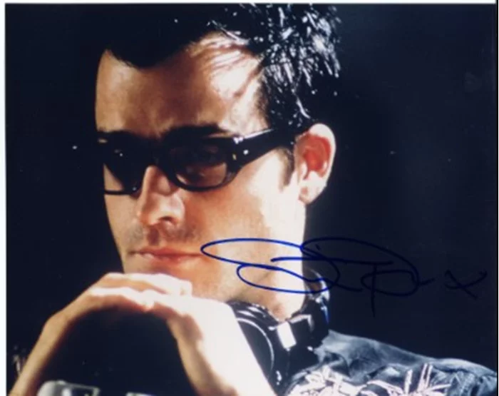 Justin Theroux autograph