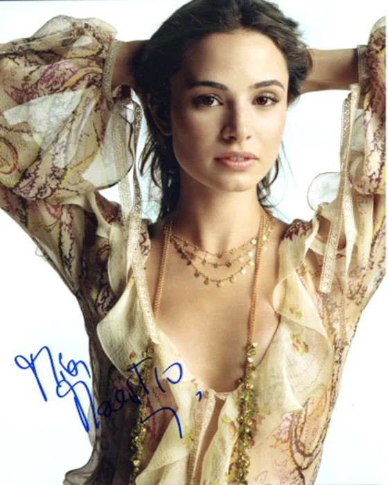 Mia Maestro autograph