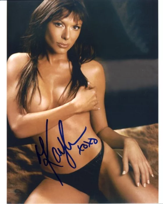Kari Wuhrer autograph
