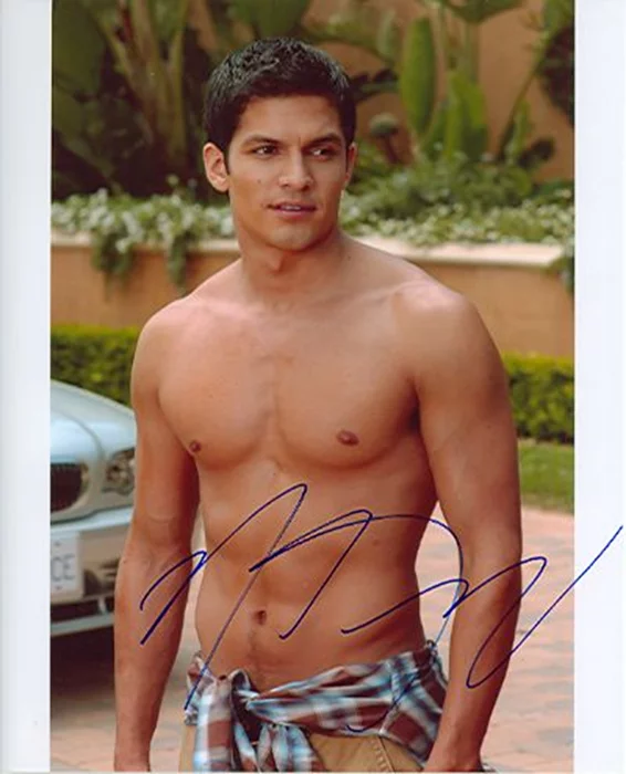 Nicholas Gonzalez autograph
