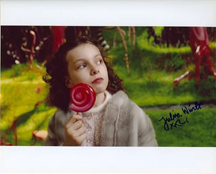 Julia Winter autograph