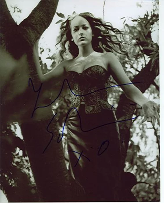 Leelee Sobieski autograph