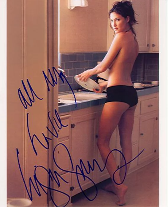 Lisa Snowdon autograph