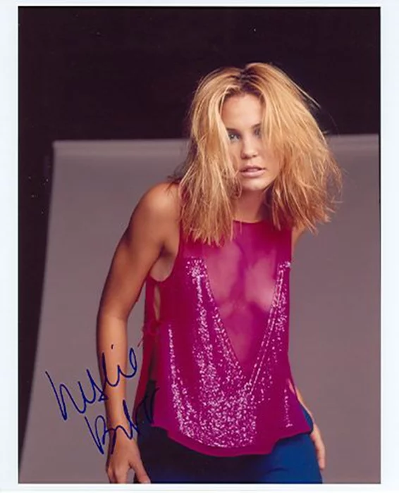 Leslie Bibb autograph
