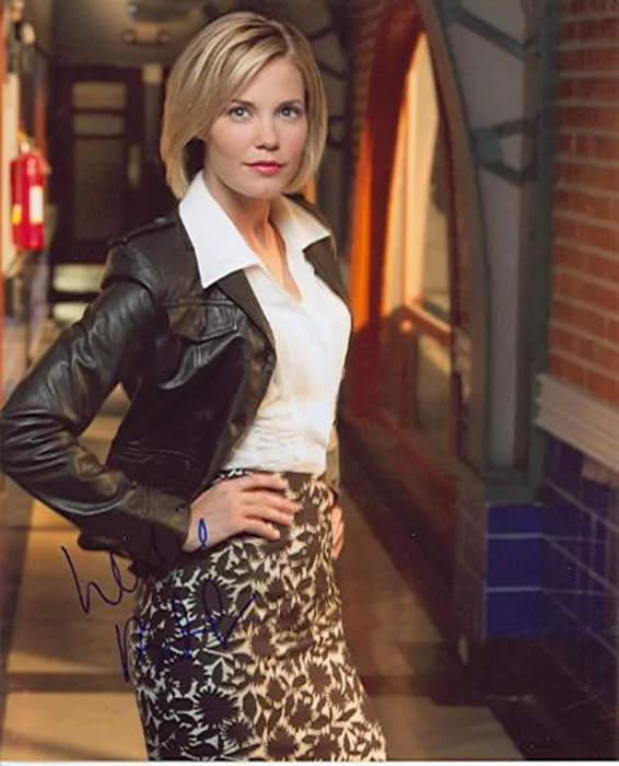 Leslie Bibb autograph