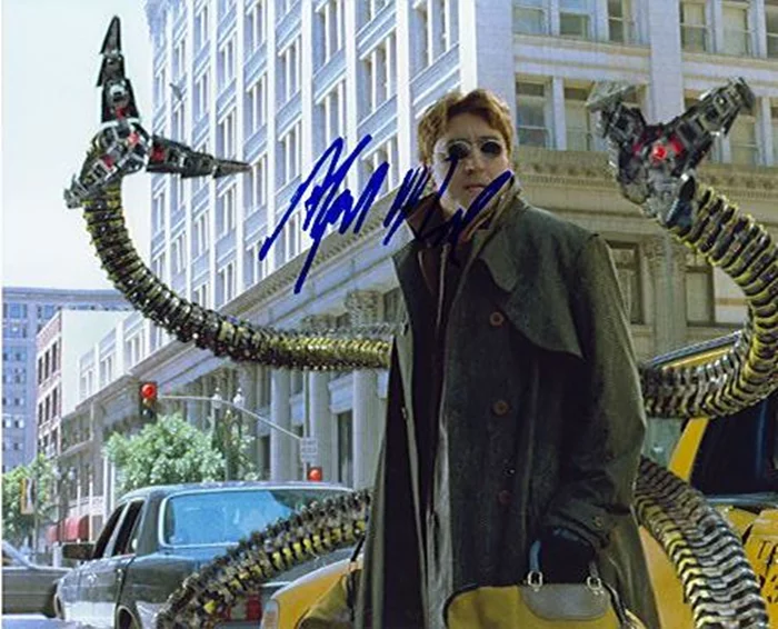 Alfred Molina autograph