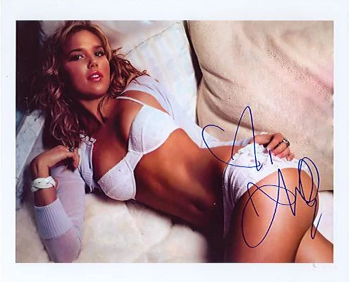 Arielle Kebbel autograph