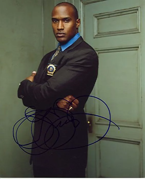 Henry Simmons autograph