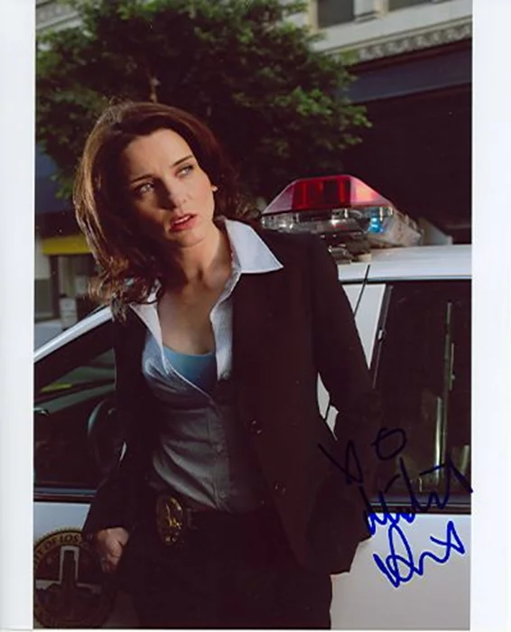 Michelle Hicks autograph
