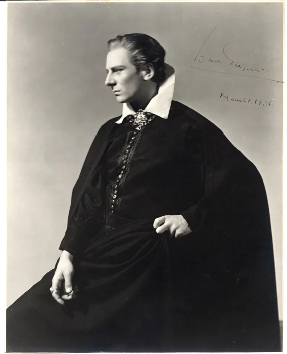 John Gielgud autograph