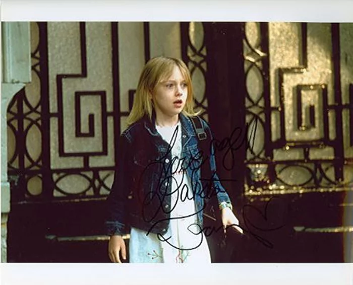 Dakota Fanning autograph