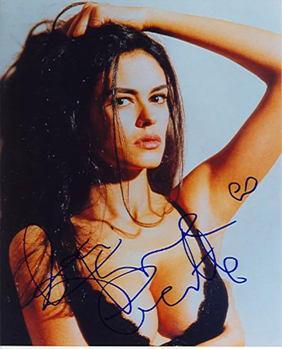 Maria Grazia Cucinotta autograph