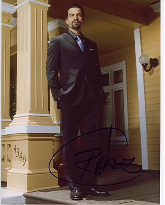 Ricardo Chavira autograph