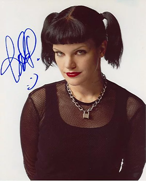 Pauley Perrette autograph