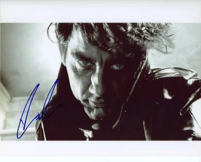Clive Owen autograph