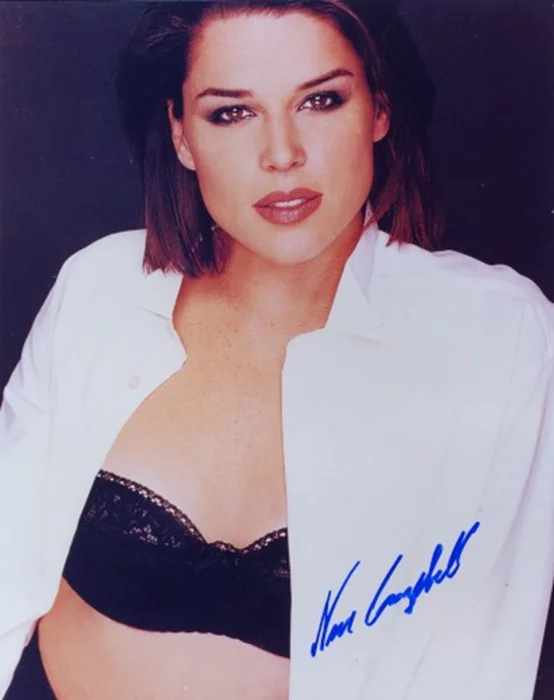 Neve Campbell autograph