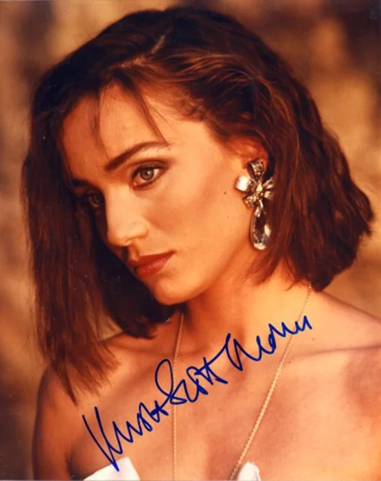 Kristen Scott Thomas autograph