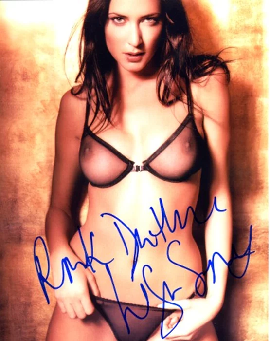Lisa Snowdon autograph