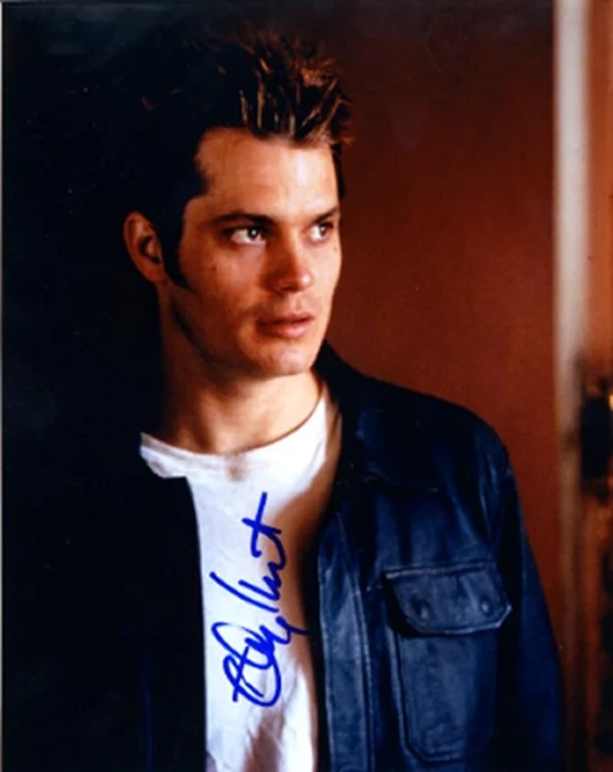 Timothy Olyphant autograph