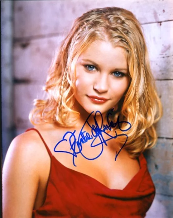 Emilie de Ravin autograph