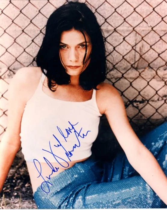 Linda Fiorentino autograph
