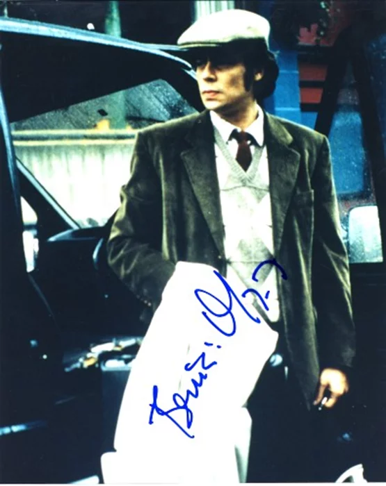 Benicio Del Toro autograph