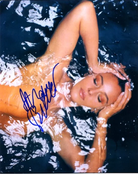 Monica Bellucci autograph